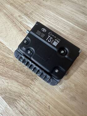 8646c47090 Denso Toyota Prius 23-25 Front Windshield Forward Recognition Camera Oem