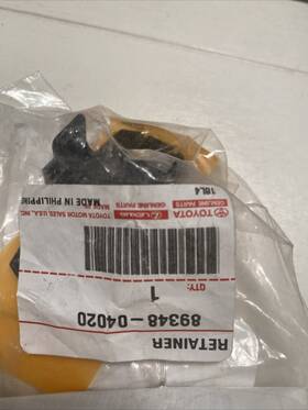 89348-04020 Toyota Genuine Park Sensor Retainer